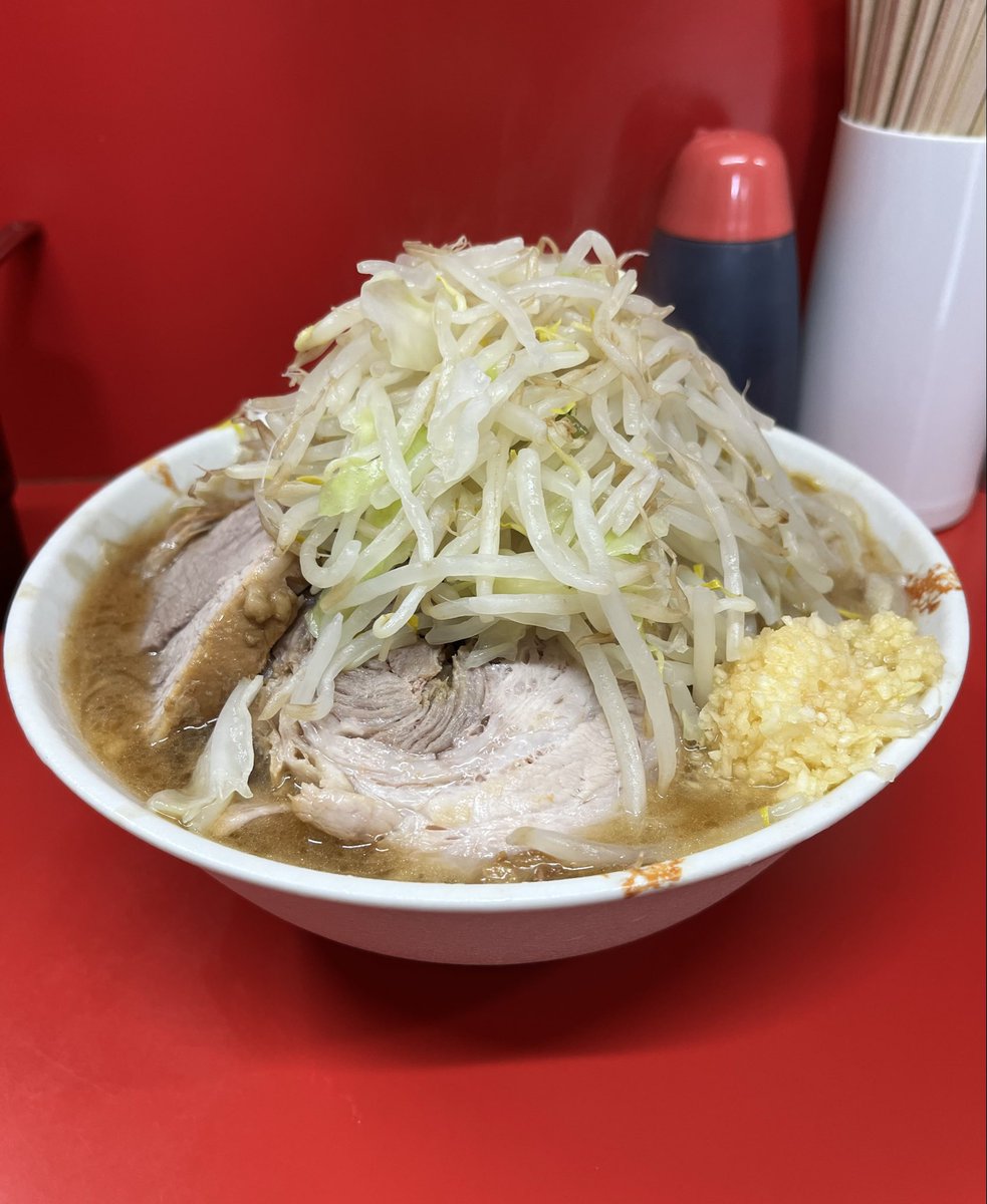 umejirou26's tweet photo. ラーメン二郎 一橋学園店
小ラーメン(ﾆﾝﾆｸ)

11時25分頃着🛵
外待ち15人

久しぶりの晴天で
🛵が気持ち良〜い⤴️

メチャクチャ好みの乳化スープ🍜✨
今日もボリューム満点大満足💯

ごちそうさまでした☺️🤲 https://t.co/qWTl3M0gbM