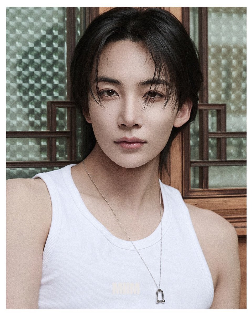 wonudupe's tweet photo. we finally got the hd photos of him wearing this tank top oH MY GOD YOON JEONGHAN 🧎🏻‍♀️😵‍💫 https://t.co/JGsh1WFrgu
