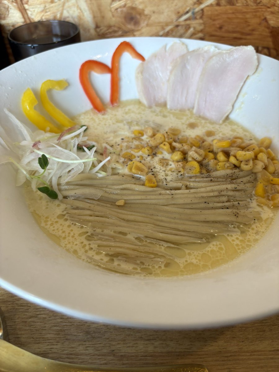 yamacha_kagonma's tweet photo. Japanese Ramenマンちゃん
冷やしとうもろこし+牡蠣の和え玉
クリーミーなとうもろこし🌽の甘味と旨味たっぷりスープが美味しい！
和え玉メニューも気になり購入。
具材たっぷりで大満足！
腹一杯！
ご馳走様でした〜！ https://t.co/VjBolUH3M7
