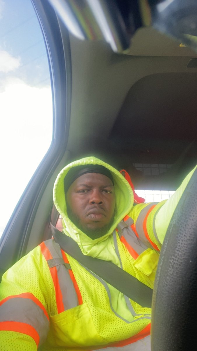 JAESUAVE35's tweet photo. Mr blue collar worker https://t.co/DhQ1HU5nl2