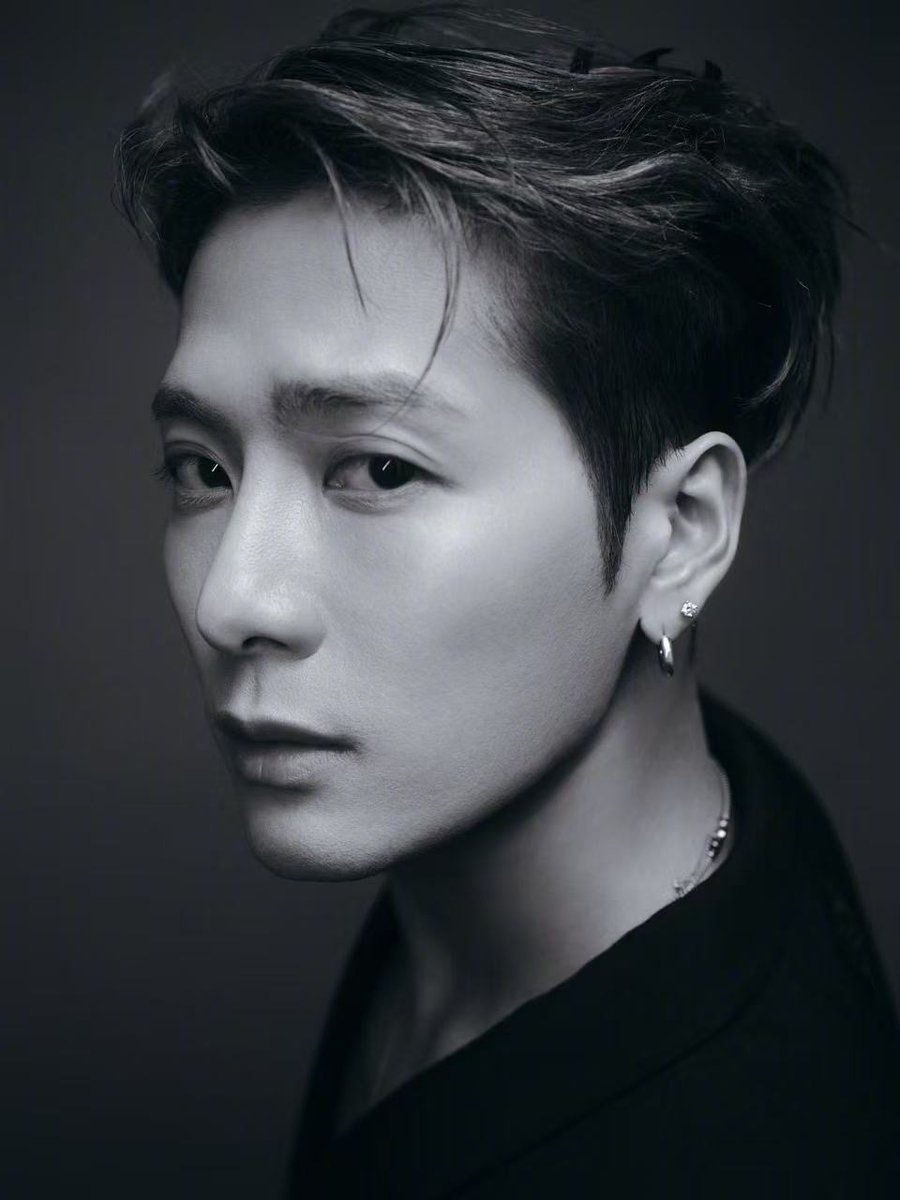 echeee19's tweet photo. Jackson Wang officially joins Roc Nation. A brand‑new global chapter begins. Keep chasing his boundless music dreams across every corner of the world.😃#JacksonWangXRocNation
@JacksonWang852 https://t.co/iqtWi599Xe