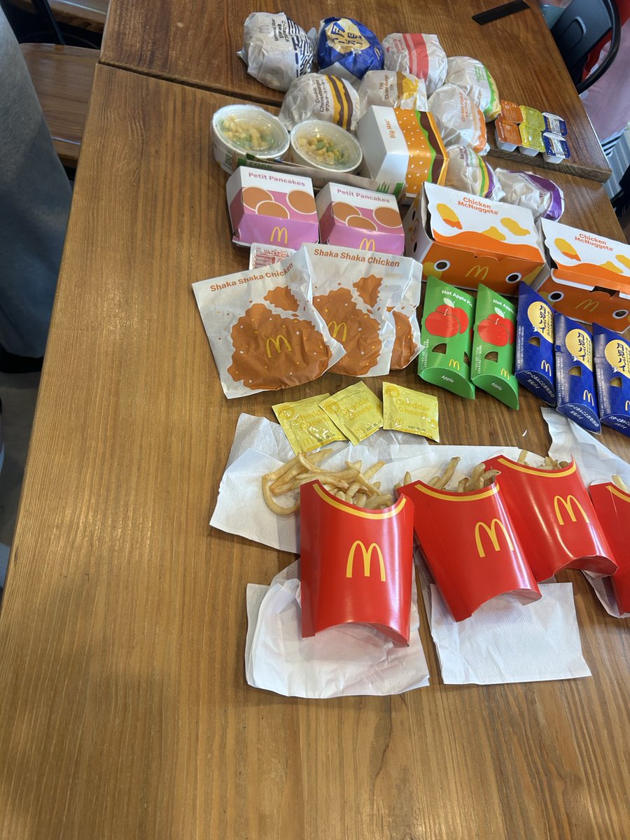 kakimura39's tweet photo. 食べるぞー‼︎‼︎ 
#げまずマック大食い会0922 https://t.co/dcgj2ZrVr9