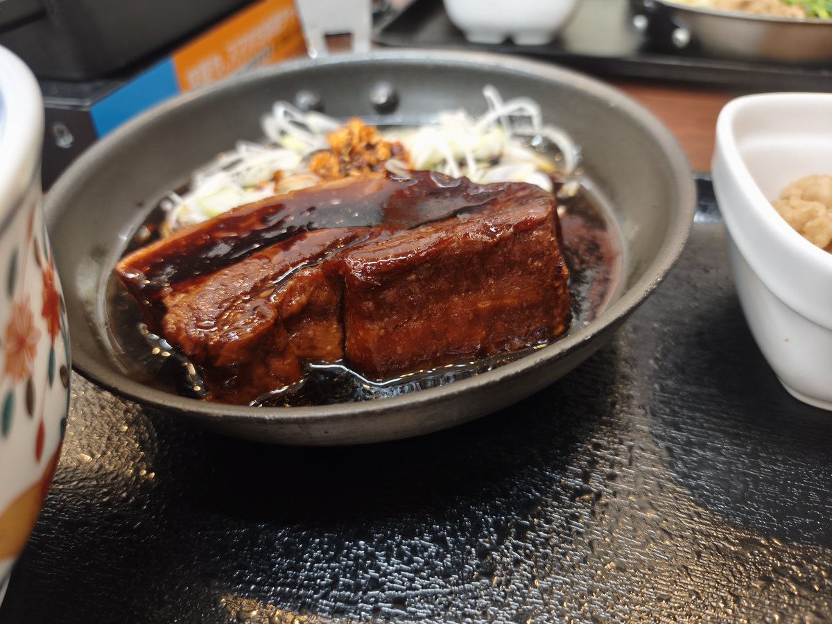 zenkuma1970's tweet photo. 吉野家の角煮ばっか、アホみたいに食ってる https://t.co/Aky9rf2dHj
