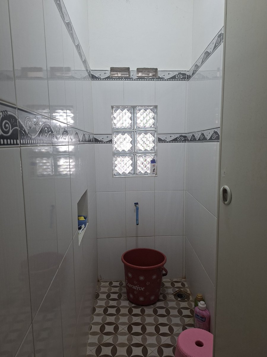 sellaselai's tweet photo. DIKONTRAKAN RUMAH–DEKAT UNDIP TEMBALANG 

📍Perumahan Bulusan Continental Residence, Bulusan Selatan, Tembalang, Semarang

Spesifikasi:
• 2 Kamar Tidur
• 2 Kamar Mandi
• Ruang tamu luas
• Dapur
• Air PDAM, lancar
• Listrik 900 Watt
• 1 AC ½ PK

#kontrakan #tembalang #rumah https://t.co/xtTIGPqeGR
