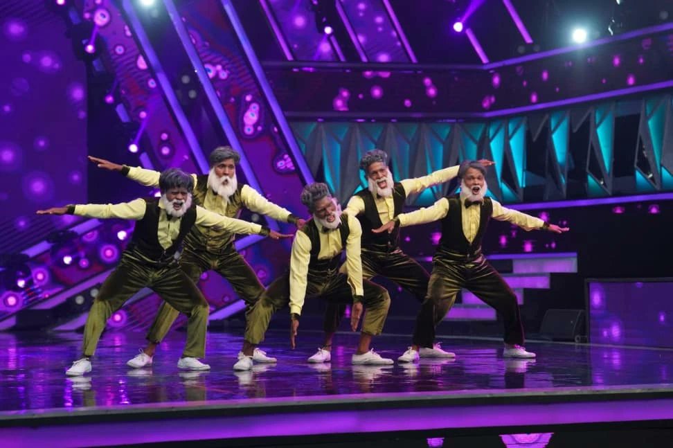 harperwalker22m's tweet photo. Watch our entertaining performance on Dance Bang Dance this Saturday and Sunday at 9:30 PM on Zee Bangla. https://t.co/f0rcHE2HhX