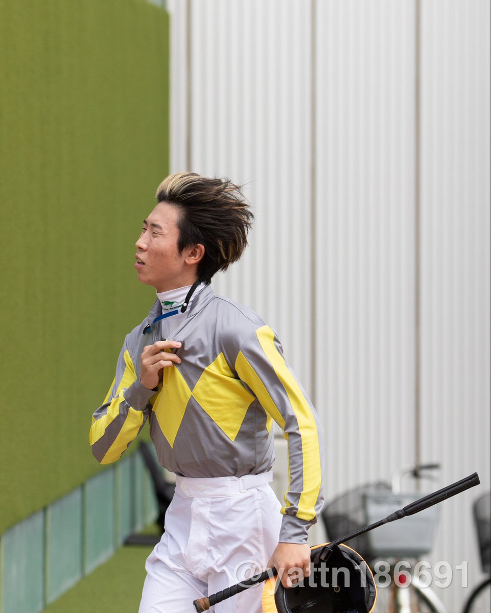 yattn186691's tweet photo. 4Rのパドックに向かうとき、50さんを見つけて「五十嵐さん大丈夫ですか？」って駆け寄ってきたふかみち。いい子ですね https://t.co/dOfccqGh8k