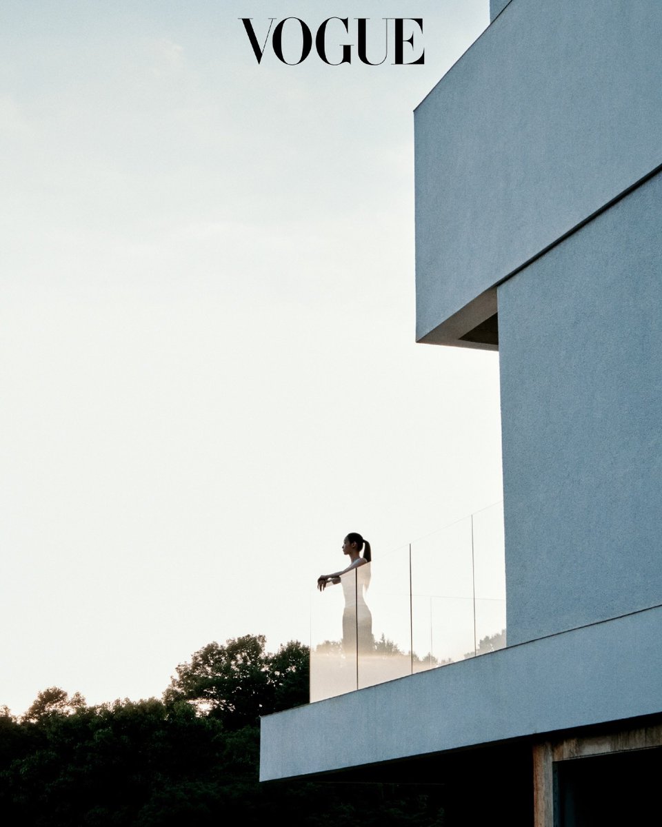 anniesHQ's tweet photo. 260922 ANNIE for Vogue Korea digital cover with ALO 🖤

“We all deserve to rest. I’ve been realizing more lately that when we rest, we need to truly rest so that when it’s time to give it our all, we can work more efficiently and be in our best condition.” — ANNIE

ANNIE talks about her moments of wellness. Her images and interview with ALO are now available on Vogue Korea’s website.

Digital Director: SOHN KIHOH
Photographer: PARK JONGHA
Web Editor: HA SOLHWEE
Stylist: PARK MINHEE
Hair: PARK SOYEON (woosun)
Makeup: KIM INA (woosun)
Nail: KIM NAHYUN

@aloyoga #ALO #ANNIE #ALLDAYPROJECT #애니