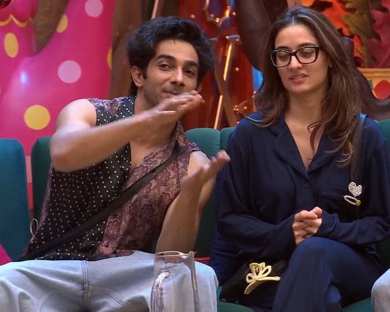 aryan_0_21's tweet photo. Real's
Save each other with just one vote ❤
| #amangandhi | #uditisingh | #amditi | #biggboss20 | #bb20 | https://t.co/hNXOe5QmE6