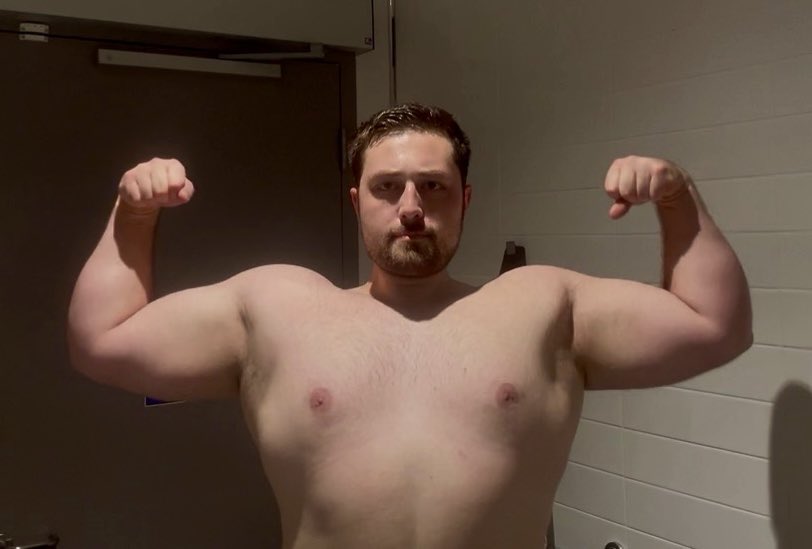 CaelKaleCael's tweet photo. Had an appointment halfway through my workout so the pump was gone π | #gym #upperbody #liftingboy #gymselfie #gaygym #powerlifting #beefy #progressphotos https://t.co/WcoxbMBGUb