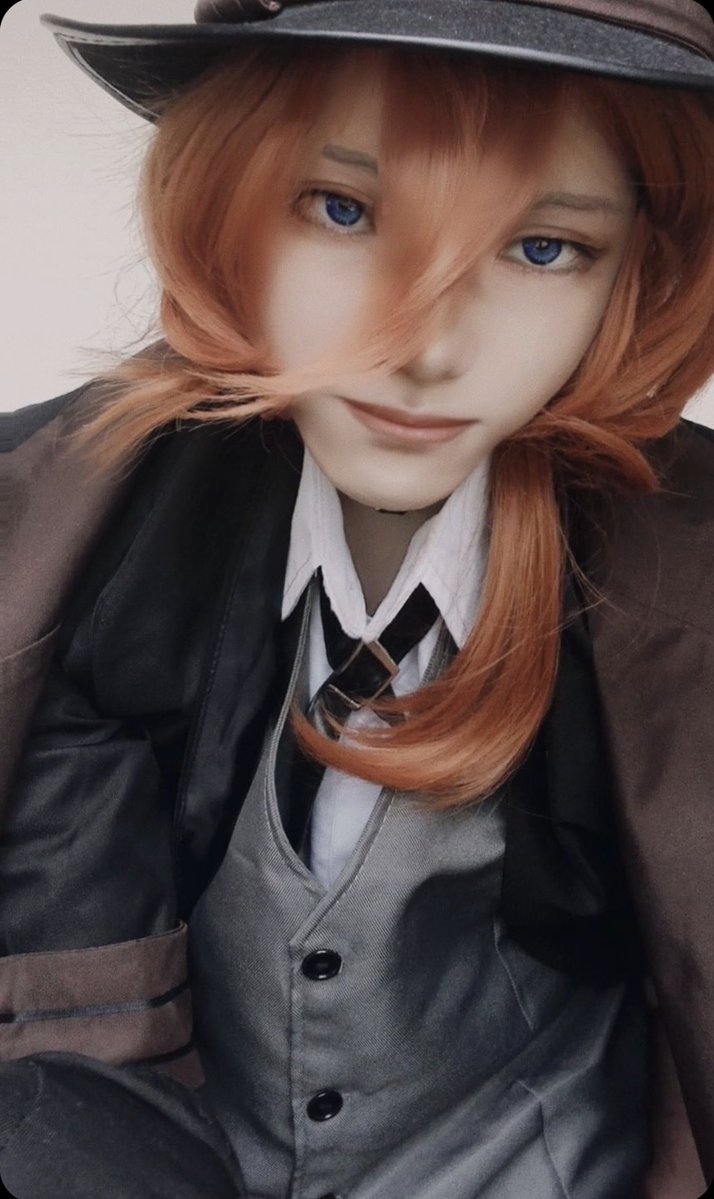 ichijiku_bimi's tweet photo. 【BSD/cosplay】

「チュウヤ、そんなに怖い顔して睨んだってダメー。この鍵の向こうにあるもの、教えてくれたら返してあげる！」

困り果てた真剣な顔で
「エリス嬢、どうか悪戯はそれくらいにして、俺に返しちゃくれませんか……？」
と懇願する🎩との一コマ

🎩@ruri28cos https://t.co/RBGsUr9Sdu