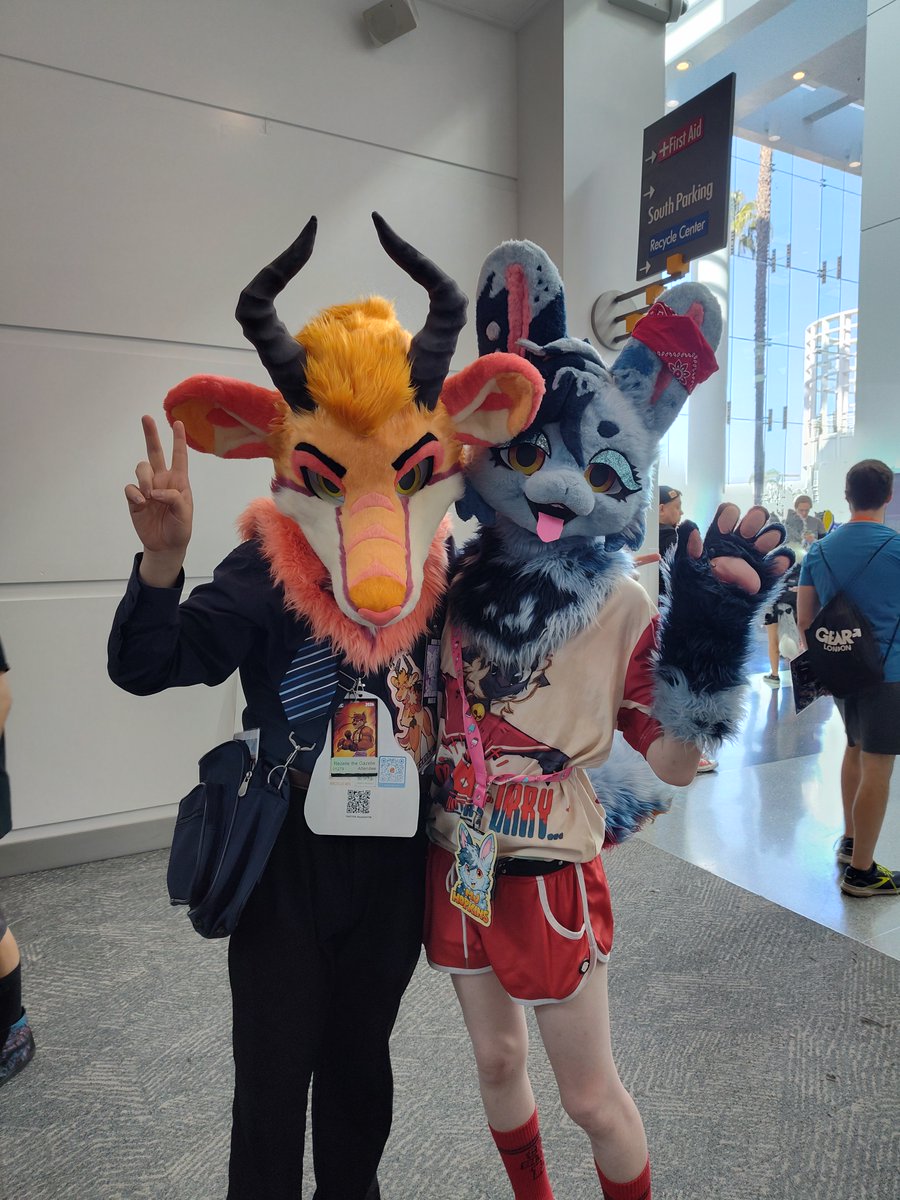 Rezelle0726's tweet photo. @hazelbutterbear @naomibun @Loxy_Esdee @FinnThePanther @GamermacS @SammiiSenpai @AWDtwit @GoldieCoyote @manedbento @PajraGaoGao @SouthKitsune @JunoandMaxx https://t.co/tPldaCjkHY