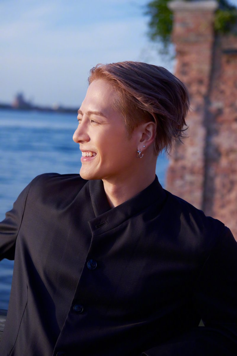 echeee19's tweet photo. Legend in the making. Jackson Wang steps into Roc Nation. He never stops moving forward, rewriting what Asian artists can achieve worldwide.😇#JacksonWangXRocNation
@JacksonWang852 https://t.co/GBPE82f7pC