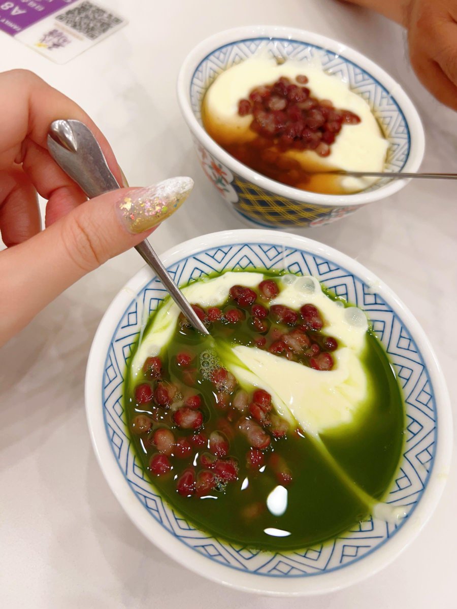Amirudd68688940's tweet photo. Just stocked up on crispy matcha rice cakes and creamy mango mochi—who’s down for a snack swap #SnackShare #TreatTime https://t.co/FvvRiicMUL