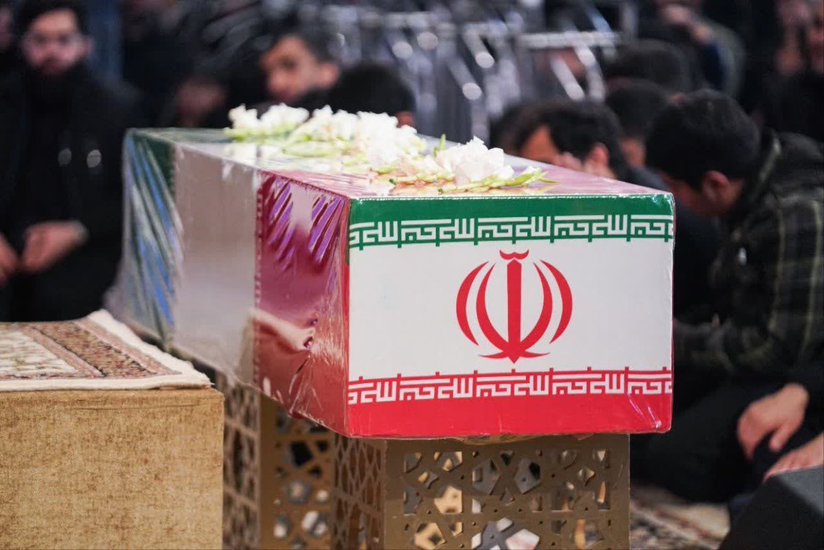 ftm_zh_gh's tweet photo. مالکیت آسمان به نام کسانی نوشته شده است 
که بر این زمین دل نبسته اند🕊️
#قهرمان_من
#قهرمانان_درمیان https://t.co/KSLjWmwGIw