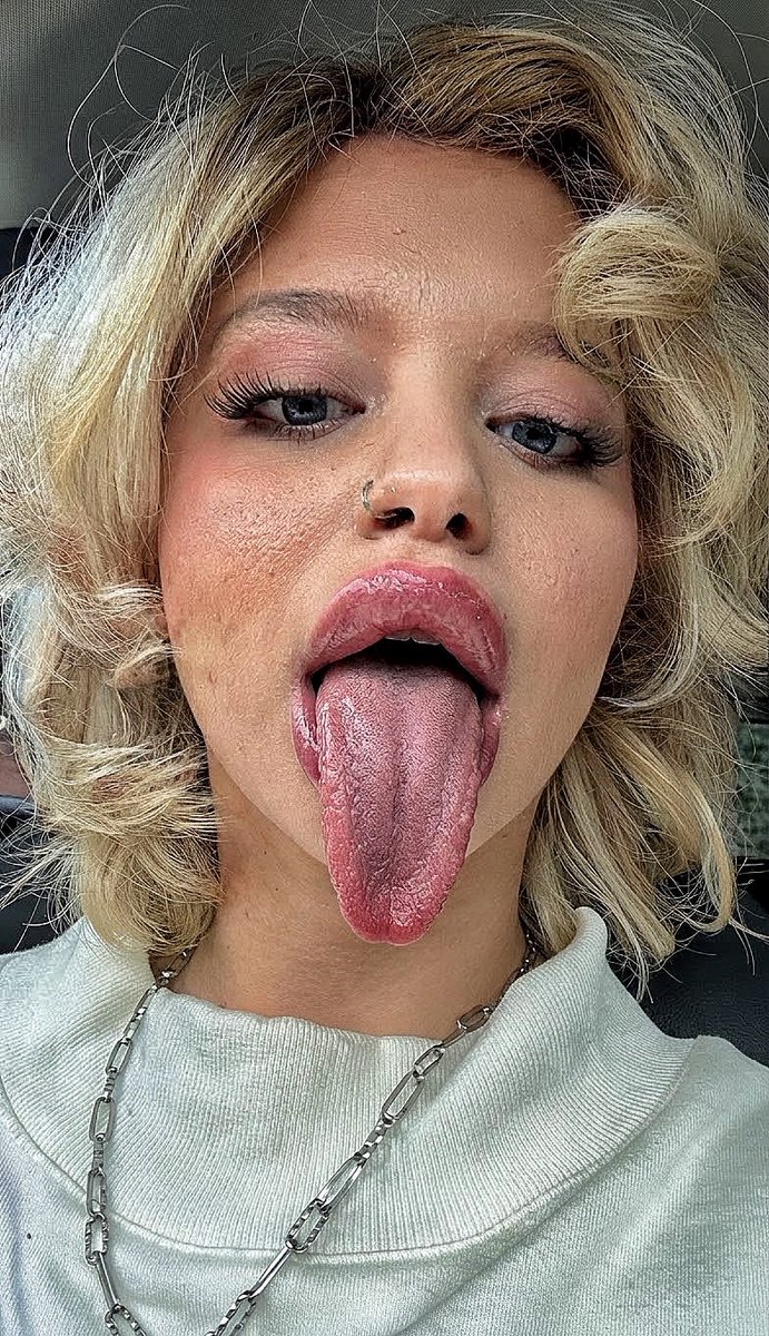 nevernazgul's tweet photo. She needs your cum https://t.co/8KHrSFWwVk