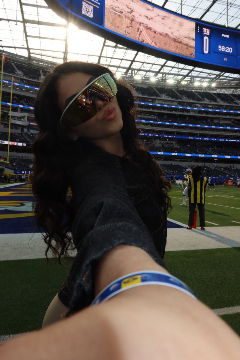 Natalieloureda's tweet photo. Did anyone see me on the Jumbotron for #MNF 🏈🤭#LARAMS https://t.co/sQkDbSpk7H