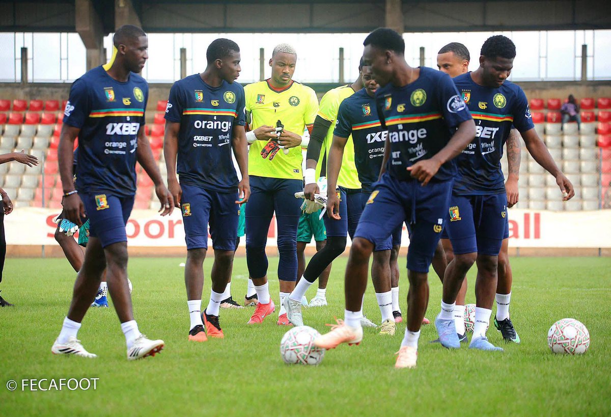 OnzeLions's tweet photo. 🔺LIC | Les Lions Indomptables ont effectué leur première séance d’entraînement sur la pelouse du stade militaire avec près du 3/4 de l’effectif attendu.
L’ambiance était bonne hier soir.
#OnzeLions🇨🇲 #CMRCOM #CONCMR https://t.co/WVQlzK4lvF