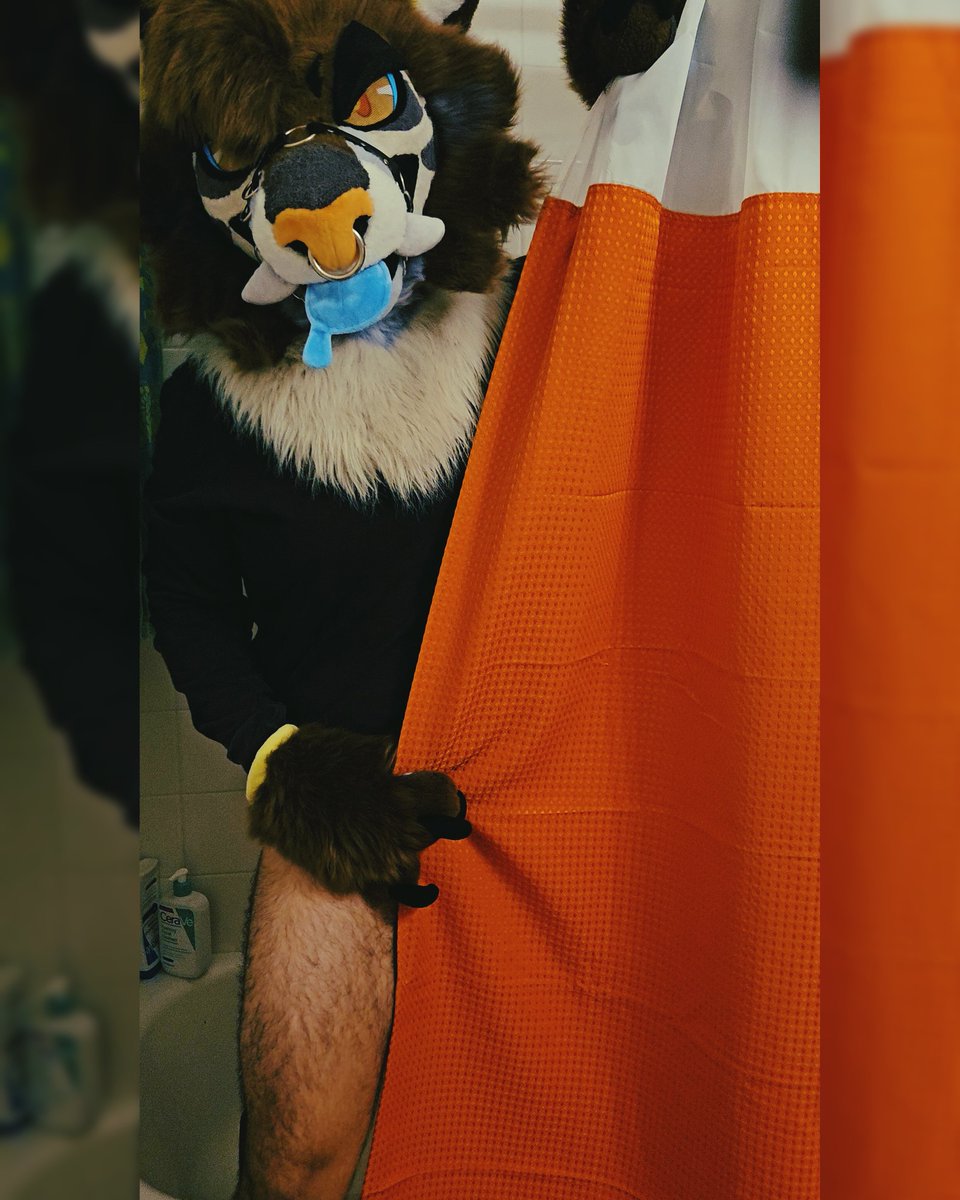 Traxeiled's tweet photo. Wrong Door >;) https://t.co/SEc6NeGgN9