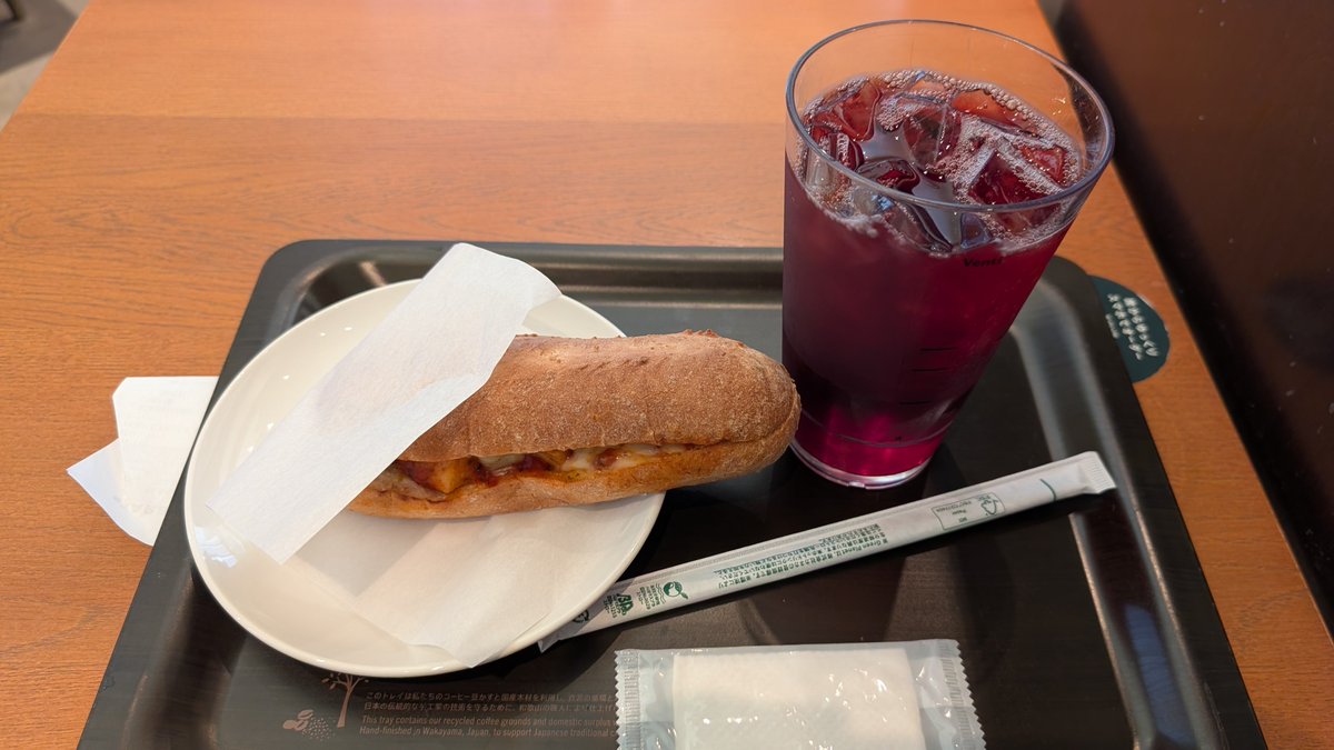 whcr08's tweet photo. お疲れ様〜
お仕事終わった＼(^^)／
今日は延長無し
最近スタバばかり
他のお店は休日とアジア大会で混んでる
仕事場から近いスタバにしてしまう
パッションティーとチキン＆チーズアラビアータ石窯フィローネ
私の大好きな食べ物
辛くて疲れた体が元気になる
また追加でトリプルエスプレッソラテ https://t.co/NVAXbQXgry