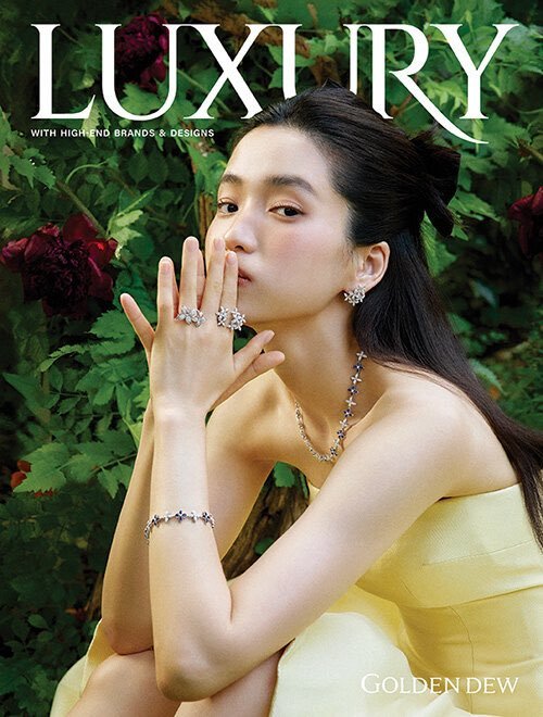 taeri_yeosin's tweet photo. Kim Taeri X Luxury X Golden Dew 🥹 https://t.co/7cQyBvDNHz