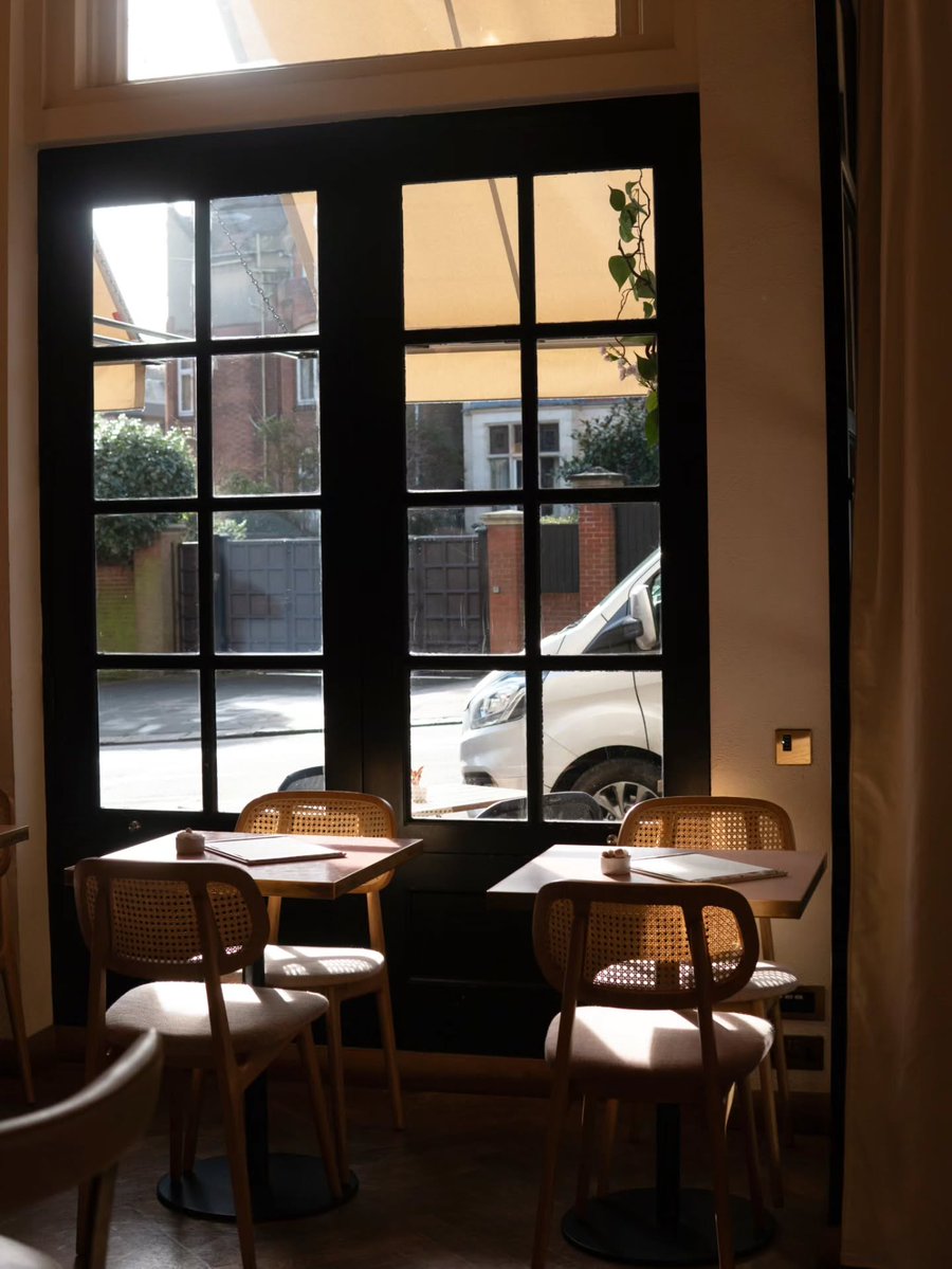 ArdithLastollp's tweet photo. Breakfast served from 9am on weekends and 8am on weekdays. The morning light in Hampstead is truly special. Oak &amp; Poppy, Hampstead. https://t.co/iy626dN3ry