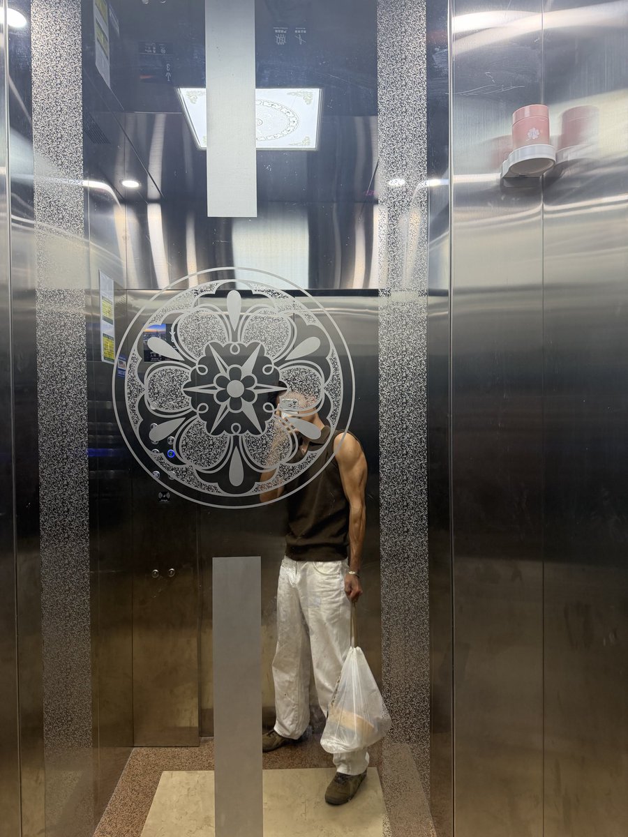 MarsMBBB's tweet photo. 想3p，我这么好的体力不操两个可惜了，能不能带上你的闺蜜啊，#广东 #多人 #双飞 https://t.co/ZK1j8TUOE3
