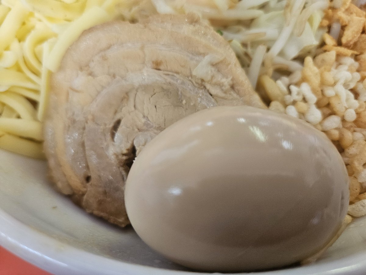 G9YQ1EUZJcjJu8R's tweet photo. らー麺ぶたのジョー。@谷塚
昨日の臨時営業の時の
スタミナブラック(大蒜アブラネギ)➕️味ネギ辛➕️お心遣い🥚と
今日のまぜそば中(チーズ🧀辛マヨ) https://t.co/5iYkj5BCto