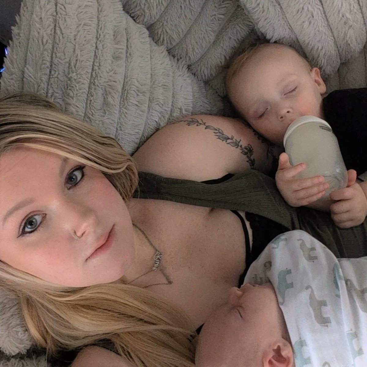 Paulo_micro's tweet photo. Big mom win: both boys are asleep on their own. I feel unstoppable! https://t.co/akEq55mRwK