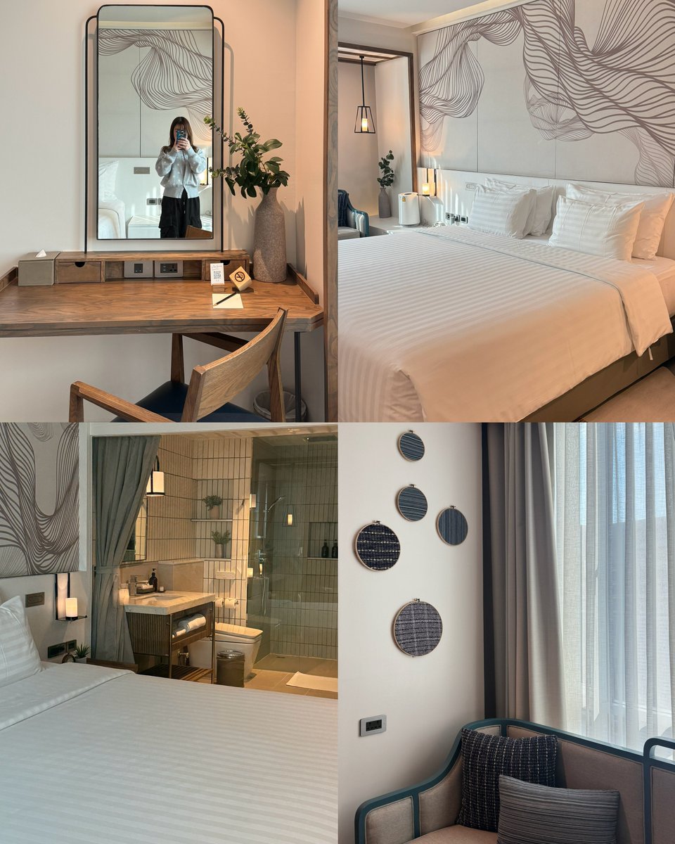 Janniwa's tweet photo. กำลังจะไปพักรอบที่ 3 เดือนหน้า! โรงแรม SYN Boutique Hotel เชียงใหม่ ✨ พักได้ 24 ชม. เช็กอินตอนไหน เช็กเอาต์ตอนนั้น อาหารเช้าตื่นมากินไม่ทัน เค้ามีจัดเมนูเสิร์ฟให้ถึงสี่ทุ่ม! ตอบโจทย์สายตะต่อนยอนแบบเรามากกกกก เตียงนุ่มหมอนปลิดวิญญาณ อยากดู Smart TV แจ้งพนักงานได้เลย 🚐 มี Shuttle ไป Maya / Nimman

โรงแรมดีไซน์สวย สไตล์ Modern Art มีกิมมิกเป็นรถสีชมพูหน้าโรงแรม มีมุมถ่ายรูปเยอะมาก ตั้งแต่ Lobby ไปจนถึงห้องพักและสระว่ายน้ำ 🏨🎨

ห้องพักกว้าง สะอาด เตียงนอนสบาย สิ่งอำนวยความสะดวกครบ ห้องน้ำชอบมากกกก สะอาดกว้าง

ถ้าใครตื่นมากินอาหารเช้าทัน อาหารเช้าที่ดีก็ดีงาม มี Egg Station ทำเสิร์ฟให้ถึงโต๊ะ พร้อมเครื่องดื่มต่างๆ  หรือจะเดินไปตักตามสเตชั่นได้ sourdough เริ่ดมากก พนักงานบริการดีมากๆ ดูไลน์อาหารในเธรดได้ นี่ขนาดถ่ายมานิดๆ เยอะมาก

ไฮไลต์คือ South Beach Pool & Bar สระสวย บรรยากาศดี และมี 24 Hours Room Use เช็กอินกี่โมงก็ใช้ห้องได้ 24 ชม. 👍🏻

ราคาที่เราจองห้อง type stylistic ประมาณ 28xx-32xx แล้วแต่ช่วง ถ้าห้องมี bathtub type Serene White Room ล่าสุดเดือนตคจองช่วงวันหยุด 3,800.- เดี๋ยวไว้มารีวิวเพิ่มเติมงับ

📍 ศิลป์ บูทีค เชียงใหม่
🚗 มีที่จอดรถ
