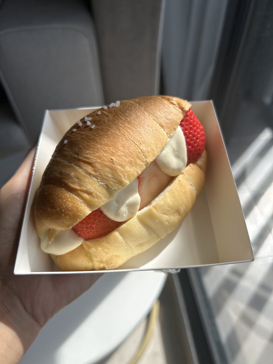 Payupprincess33's tweet photo. Goddess’s fav 🍞🍓cream strawberry chiopan 🤌🏻 https://t.co/VA0agEYaRD