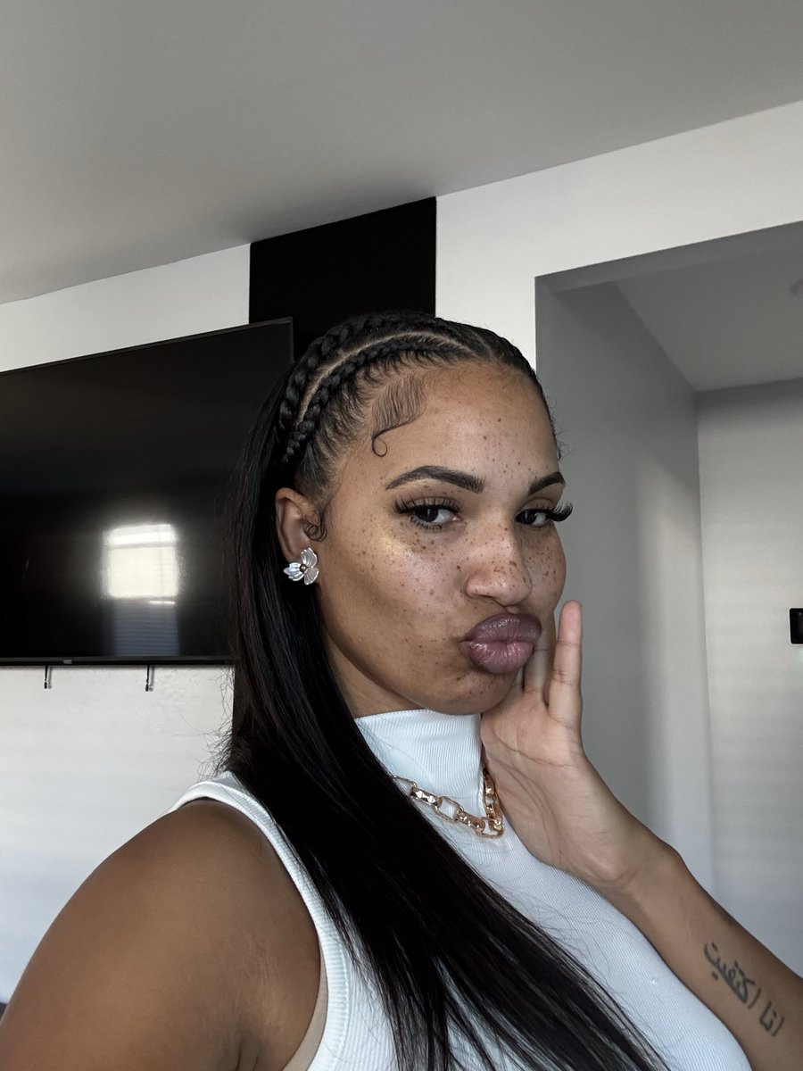 BonitaSoless's tweet photo. Spoiled brat 👑🤌🏼💰 https://t.co/GWpXVeLbFz