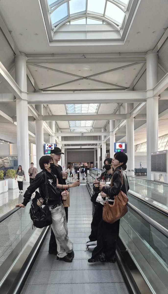 ljiinn_'s tweet photo. 오버스 출국 했넹
林 잘 다녀왕..//♡♡ https://t.co/NwQ0prtZG1