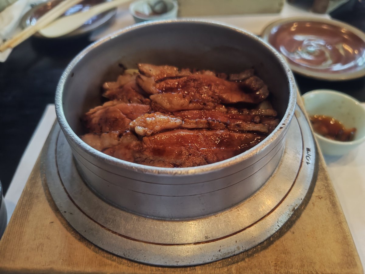 kittyomu_s's tweet photo. お昼ご飯ー🍚
鴨の釜飯美味美味 https://t.co/MmWPQeRgX9
