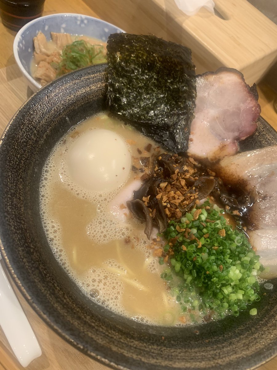 murabbitgame's tweet photo. らぁ麺とホルモン煮込み https://t.co/MNDo7I8tkK