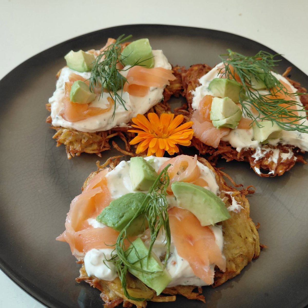 YettaDular's tweet photo. Advertisement

Yesterday, I opened the second door of Spicebar’s Advent calendar and recreated the recipe on the card. I used freshly harvested garden potatoes for the fritters—just washed and grated with the skin on. The herb quark seasoning is https://t.co/9nLChZMZjr