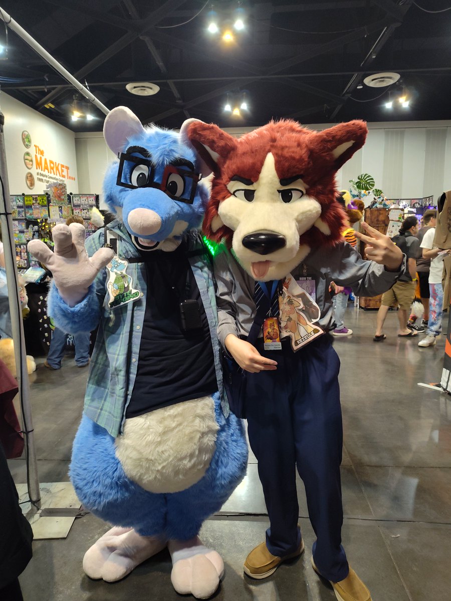 Rezelle0726's tweet photo. @mylittlepolka @wulfyloo #asc2026 #furry #furrycommunity #fursuiting https://t.co/W7GUVGnKvz