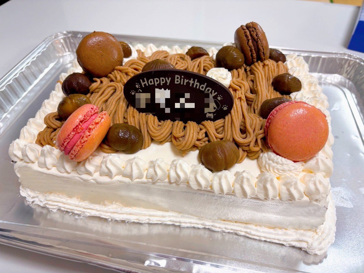 AVA_XianLy's tweet photo. 母のBDケーキ🎂 https://t.co/ApzyTvB67o