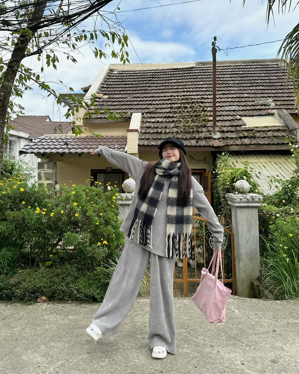 thaliaribeiro_'s tweet photo. Hi friend! 🌈 Today is a great day because the world is a better place with you in it—go shine today! ✨
qNcTh https://t.co/ECRK7dZnCI