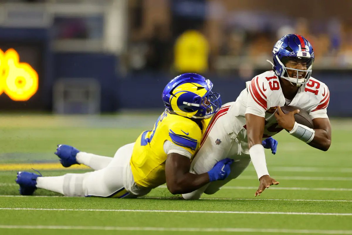 conley_d6689's tweet photo. Davante Adams, Matthew Stafford lead Rams past Giants 28-6 after Jaxson Dart’s injury.
More news: https://t.co/TbiVVtddmu
#JaxsonDart #GiantsVsRams #NYGiants #RamsFootball #MondayNightFootball https://t.co/M5hMMEByGS
