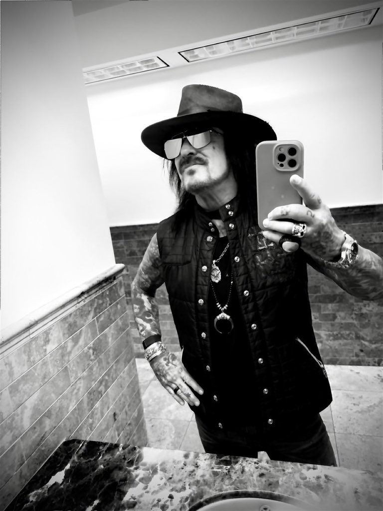Asksixx's tweet photo. Heading to Long Beach. https://t.co/E75ea4GjkP