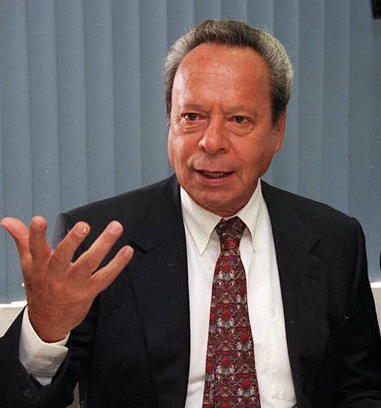 OscarBlancoCdmx's tweet photo. #EraOtroMexico Increíble!! Jesús Silva-Herzog Flores quien fuera secretario de Hacienda y Crédito Público de marzo de 1982 a 1986. Declaró que México era el único país del mundo, que era propietario de un Cabaret y perdía dinero!! Aunque usted no lo crea 😂🇲🇽🕷️ https://t.co/hkAi8Mrcnb
