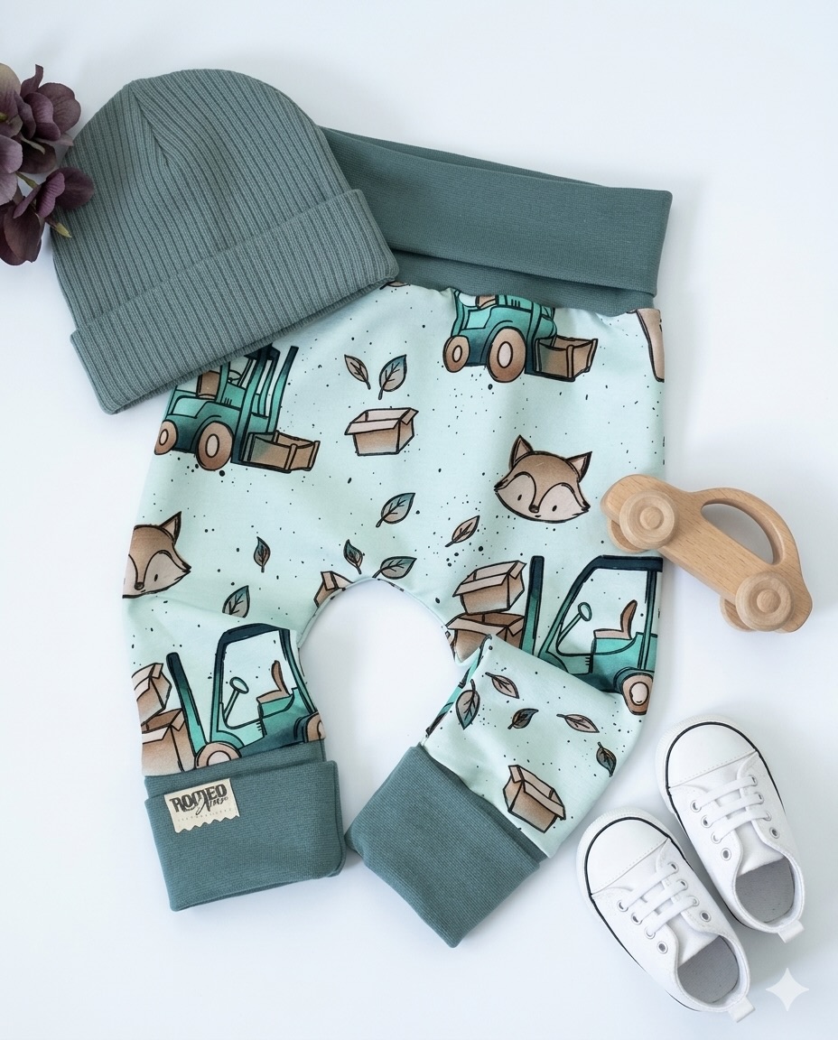 brunoesali's tweet photo. Partnerlook mit Papa zum Motto Baustelle und Stapler: Mitwachshosen in Gr. 62 bis 116. Bei Interesse gerne melden. Werbung. Outfits von @romeoandnoir, Stoffdesign von @katzengold_designs https://t.co/TsEM1HMmix