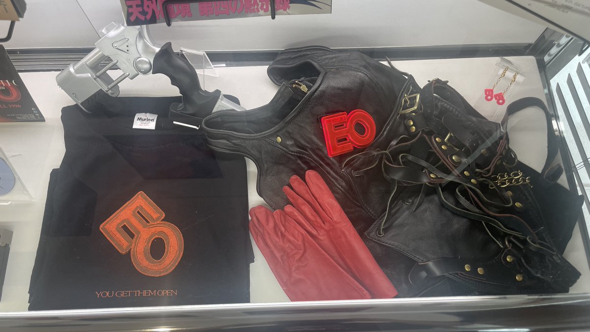 LCDR8bit's tweet photo. セガサターン 『エネミー・ゼロ』発売30周年記念展示にて 「スペシャルボックス」の実物が眼の前にッ‼️
1996年に20個限定20万円で販売、飯野賢治氏自らトラックで配送して手渡したという伝説の逸品…
#kenjiiino #エネミー・ゼロ #EnemyZero
https://t.co/pW3zo6LksI https://t.co/ZvgfTAlfHh