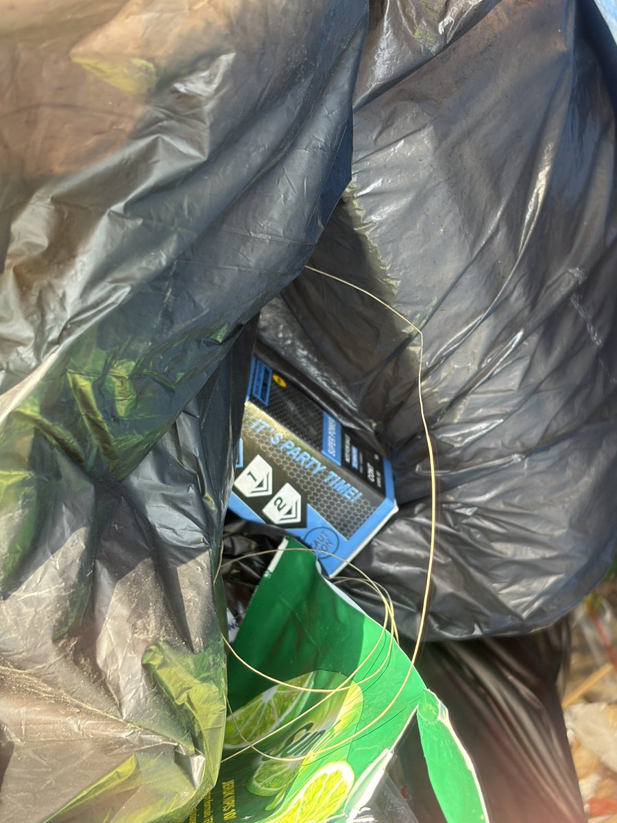 Bananagabudd2's tweet photo. Bjir nemu bungkus C4 di tong sampah kosan 🗿 https://t.co/0DfZDEWZ05