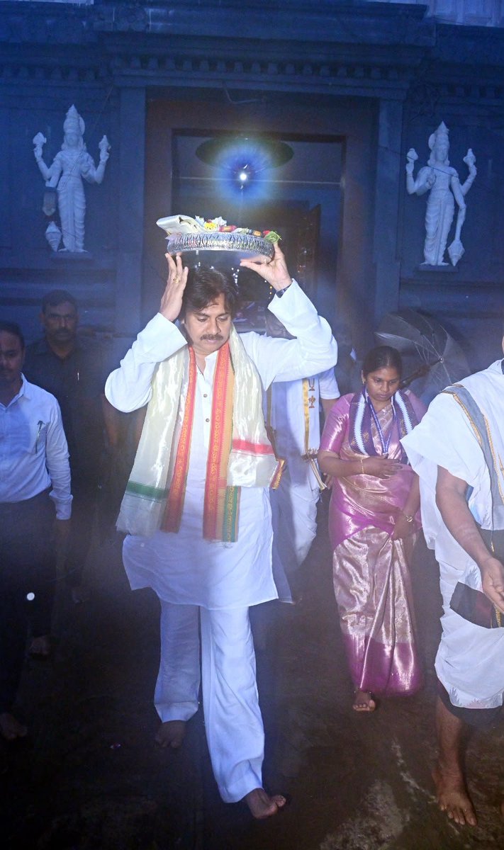 JanaSenaParty's tweet photo. చేబ్రోలులోని శ్రీ సీతారామ స్వామి ఆలయాన్ని దర్శించుకున్న ఉప ముఖ్యమంత్రి శ్రీ @PawanKalyan గారు. https://t.co/dH9hEqouBh