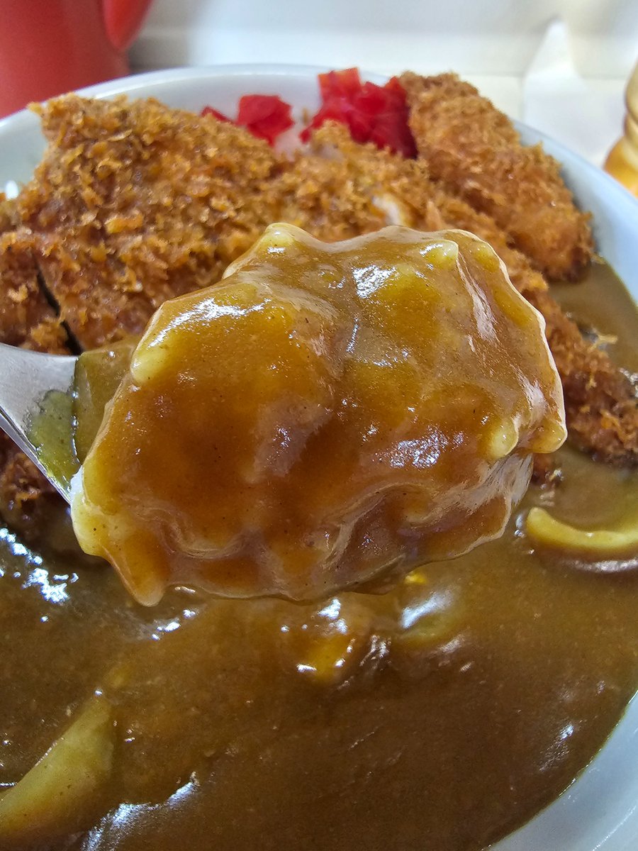 japan_niboshi's tweet photo. 本日の昼食🍛
山形県山形市飯塚町
食事処 里味
かつカレー大盛
たまには麺類以外と思いこちらの
かつカレーを🎶
丼のように深い器にはご飯に玉ねぎと
豚肉が沢山入ったルーがたっぷり❗
サクっと揚がったとんかつが旨くて
とんかつソースが絶品🤤
次は定食も食べに来よう🎶
旨かった😋ご馳走様でした🙏 https://t.co/9lTW6uK1ce