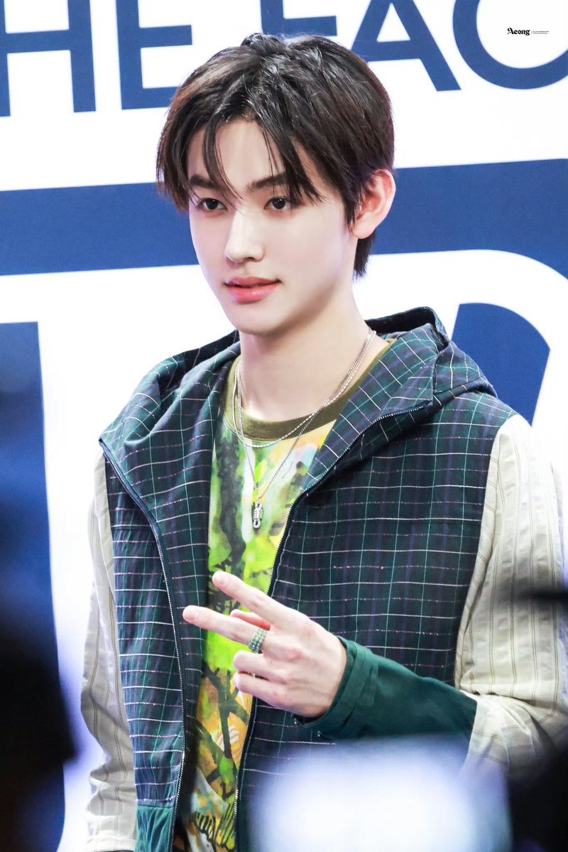 liccccww99310's tweet photo. EOMSEAN unfolds a new chapter on this Japanese MC stage, EOMUSE comes from his natural charm, and EOMPACT rises with every smooth hosting line he speaks.

MC EOM TAKES OVER

#SEONGHYEONonAir
#ソンヒョン大活躍
#SEONGHYEON #성현 https://t.co/ibMD5XJ79y