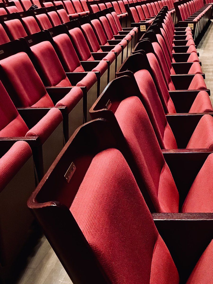 regular3509's tweet photo. 席の数と同じだけ幸せと悲しみが存在する

There are as many stories of happiness and sadness as there are seats here

#集合体 #劇場 #auditorium https://t.co/hfxA6mqbK8