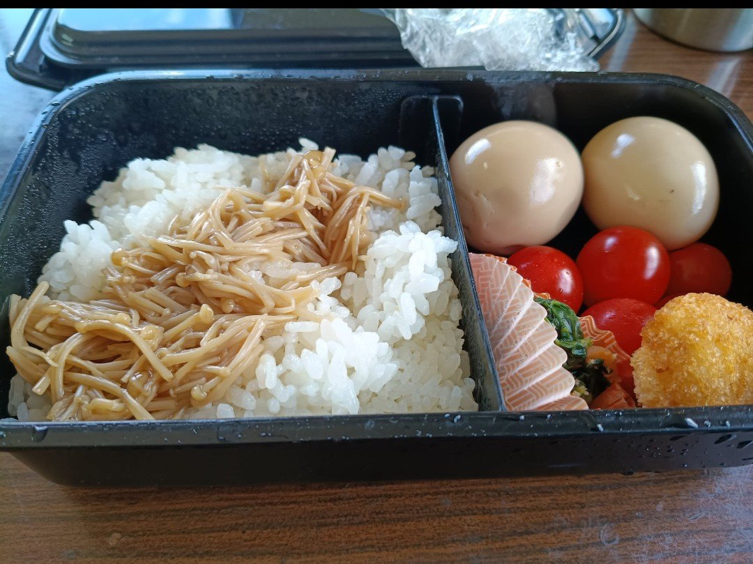 Daruhira's tweet photo. @sng_zisan 失礼します😌

尚、↓全3種……ランダムとは🤔…？ https://t.co/kFTagz9O0r