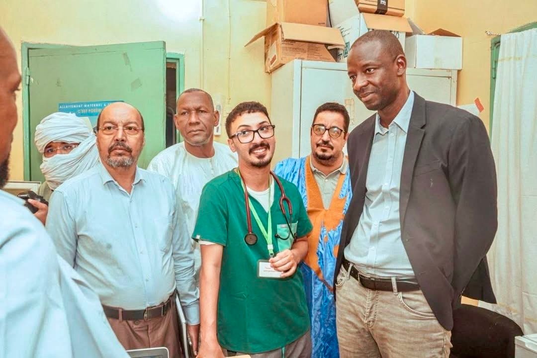 moohaammeedd_m's tweet photo. أجرى وزير الصحة، اتيام تيجان، زيارة ميدانية لعدد من المنشآت الصحية في مدينة وادان، شملت المركز الصحي المقاطعي والمستشفى الأهلي، للاطلاع على جاهزية المرافق ومستوى الخدمات الصحية المقدمة للسكان، تزامنًا مع الزيارة المرتقبة لرئيس الجمهورية محمد ولد الشيخ الغزواني للمقاطعة. #الصحة https://t.co/5z1PJOiFTA